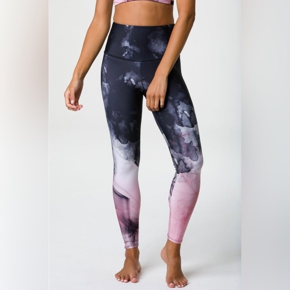 Onzie Pants - Onzie Flow for Pure Barre The Smoky Graphics  High Rise Leggings in size S/M.